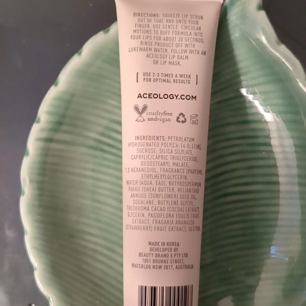 Refining Lip Scrub - Picture 2 of 3